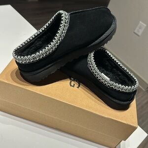 Brand New UGG Tasman Slipper - Black - Size 6